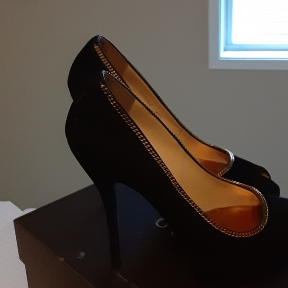 Shoes - Picture 6 of 6